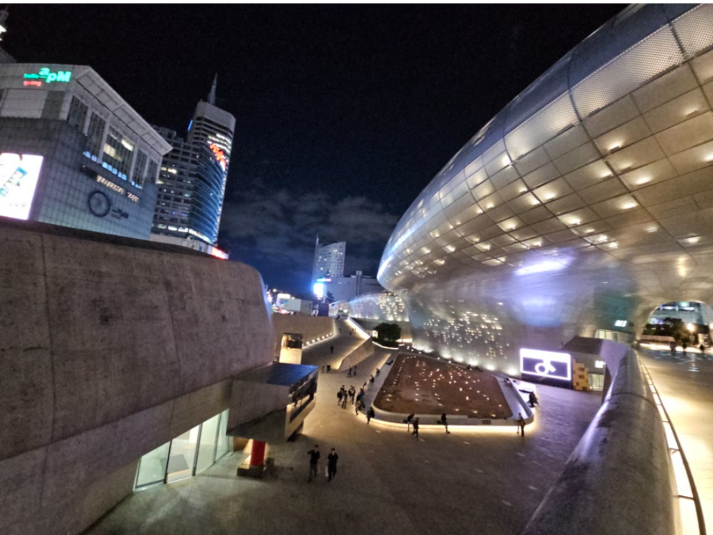 DDP (Dongdaemun Design Plaza)